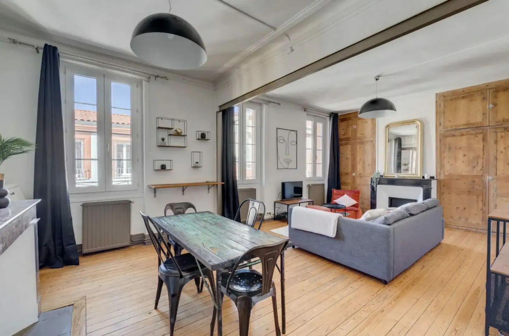 salon avec cheminée et boiseries appartement 30m2 salon avec cheminée et boiseries appartement 30m2