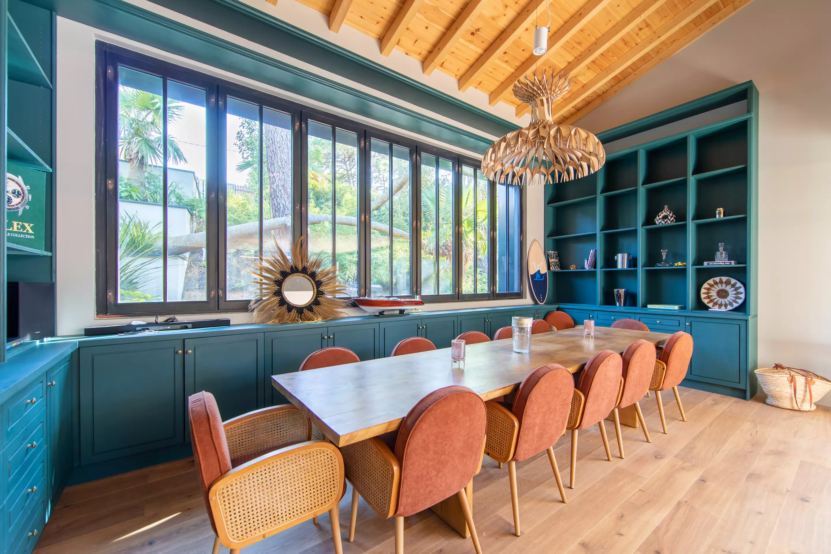 salle à manger murs bleus maison en bois Villa Lucy Le Cap Ferret