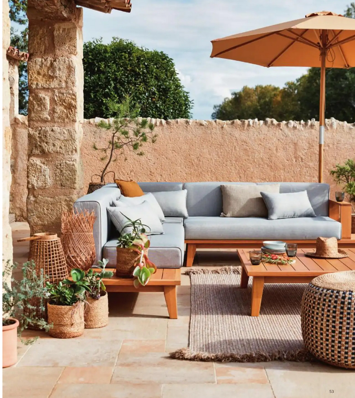 terrasse avec salon de jardin décoration contemporaine catalogue Alinea 2024