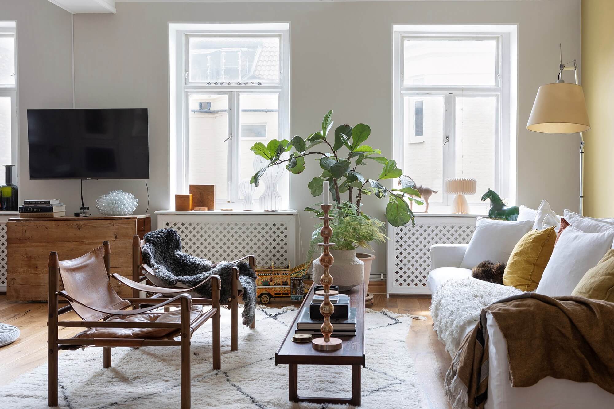 salon appartement décoration scandinave colorée