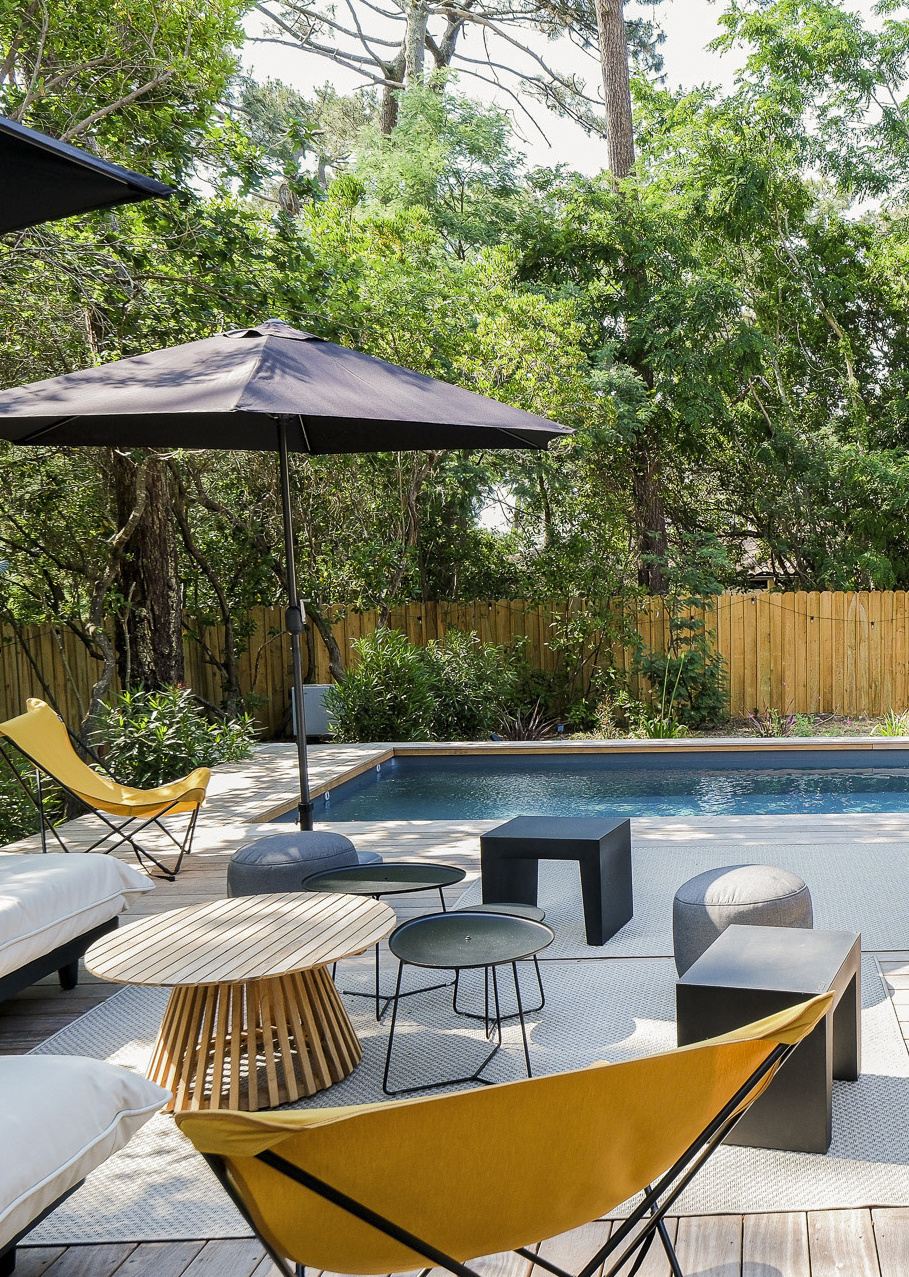 terrasse avec piscine maison en bois La Villa des Grands Pins Arcachon