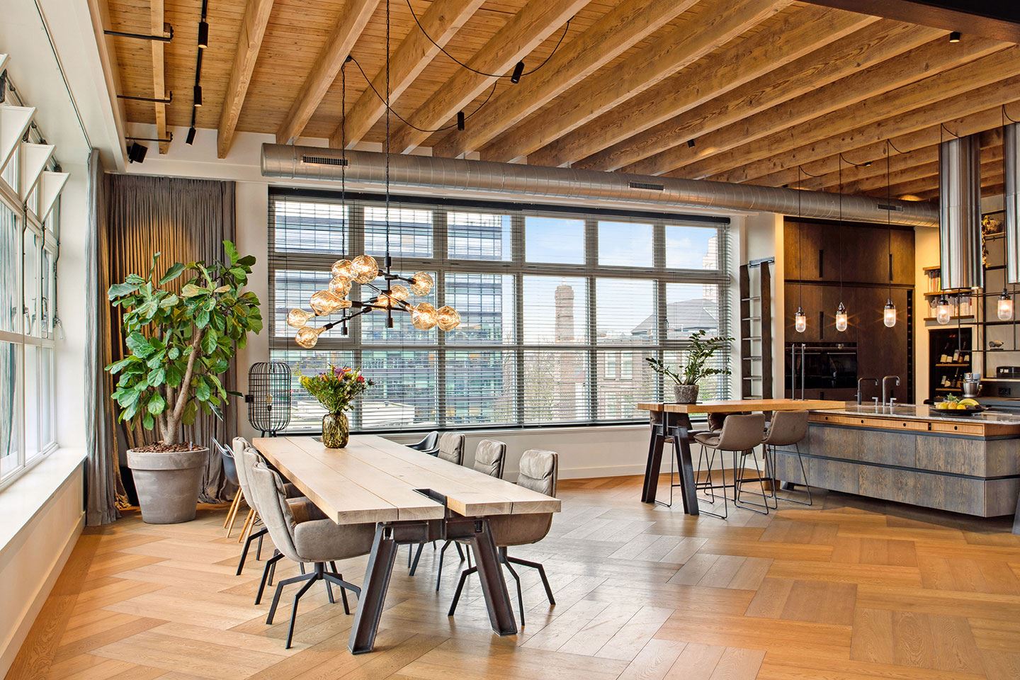 salle à manger et cuisine penthouse avec terrasse décoration contemporaine