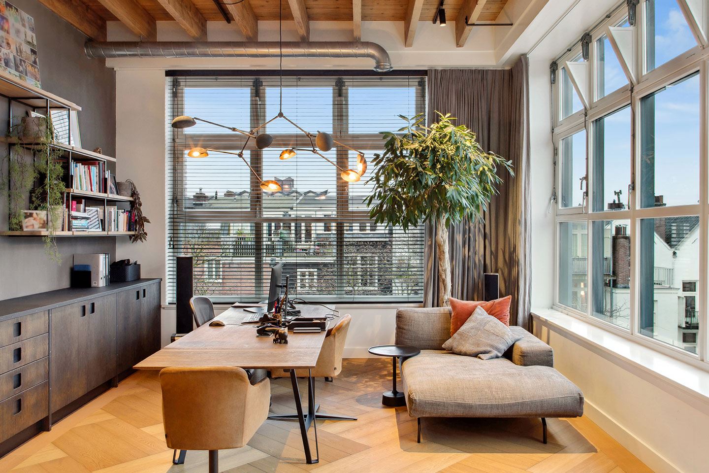salon penthouse avec terrasse décoration contemporaine