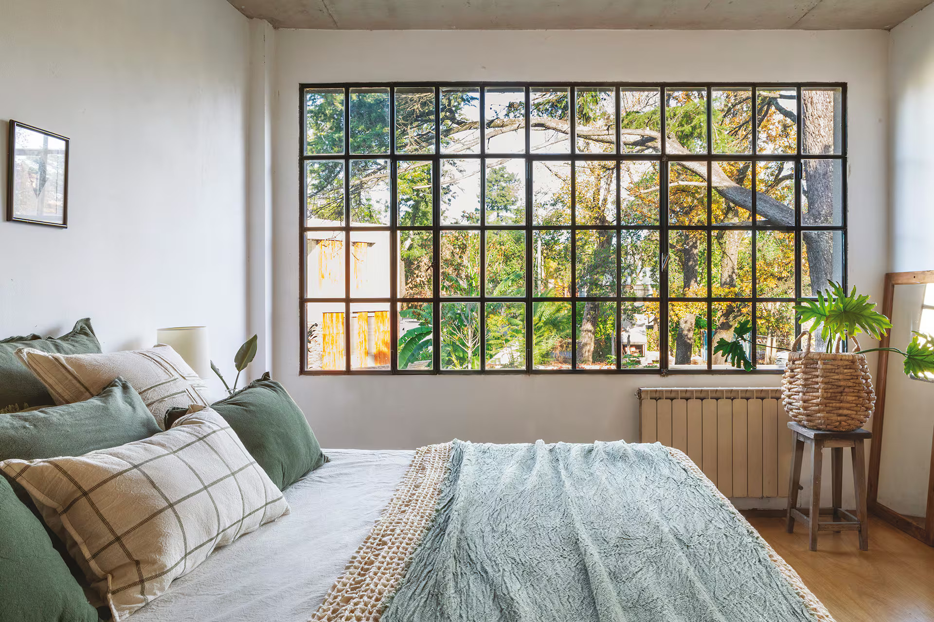 chambre avec fenêtre verrière