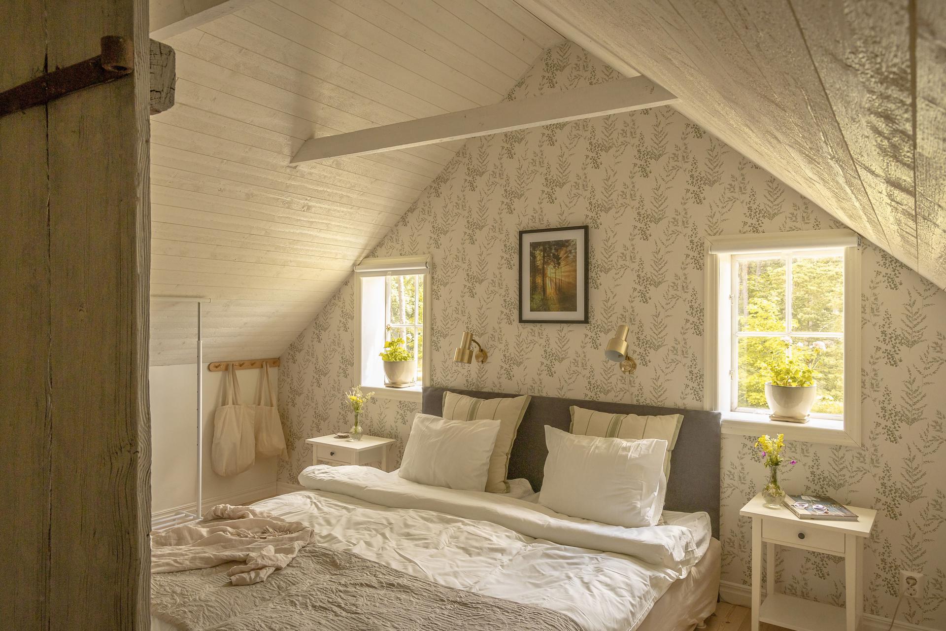 chambre mansardée avec papier-peint chambre mansardée avec papier-peint