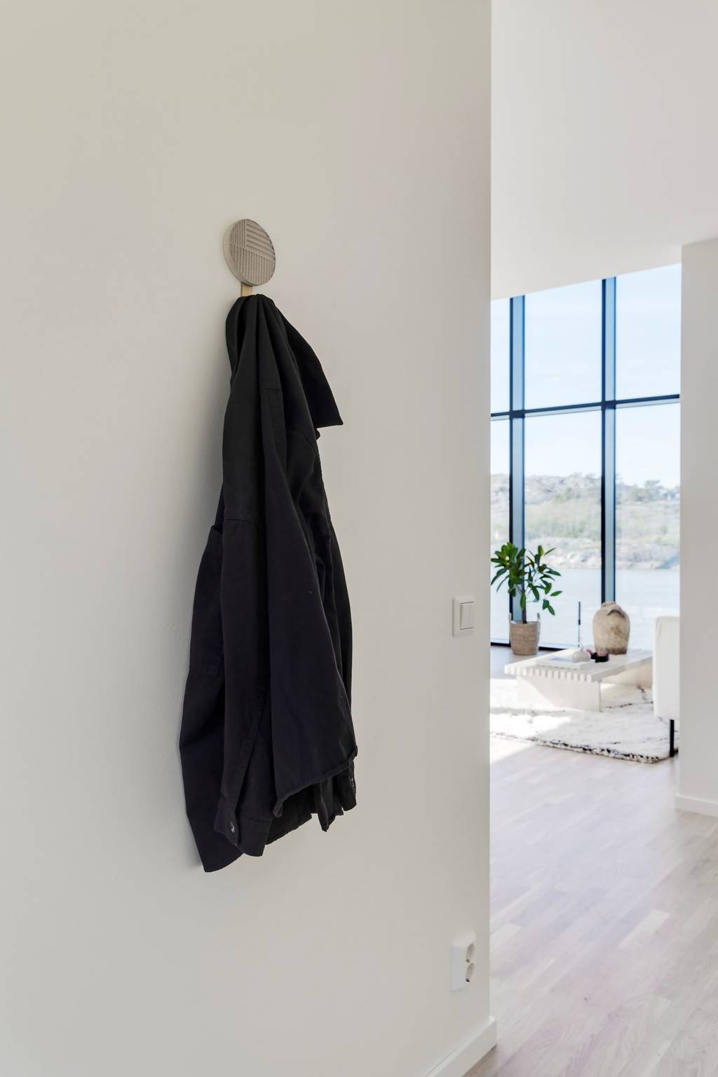 entrée minimaliste lumineuse maison contemporaine de 108m2