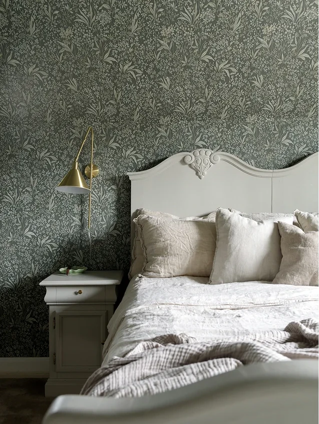 chambre avec papier-peint décoration classique chic