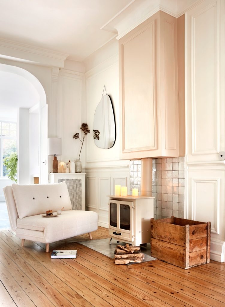 salon avec poêle ancien