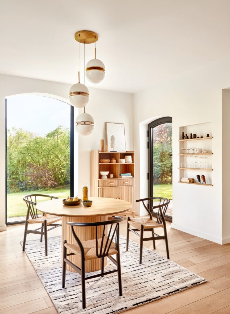 salle à manger avec table ronde