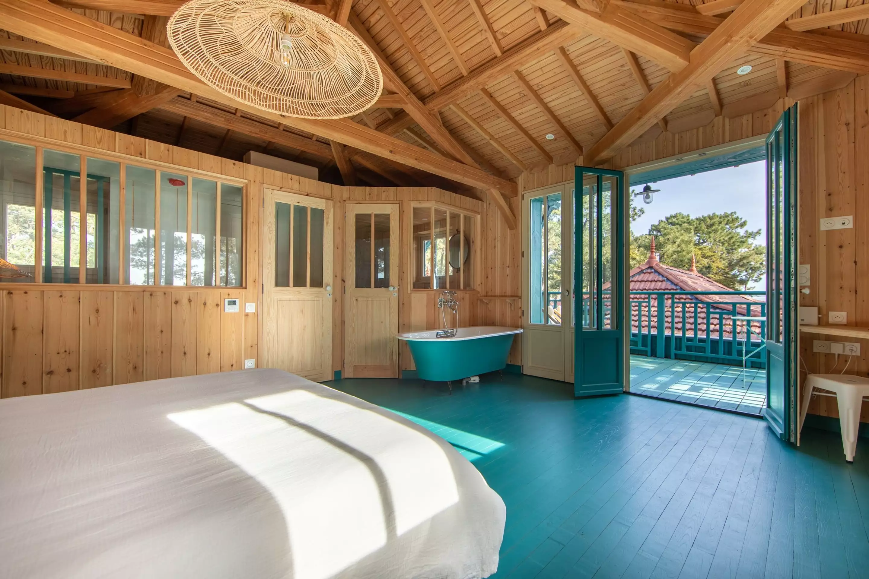 chambre avec baignoire rétro maison en bois le Cap Ferret villa Persan