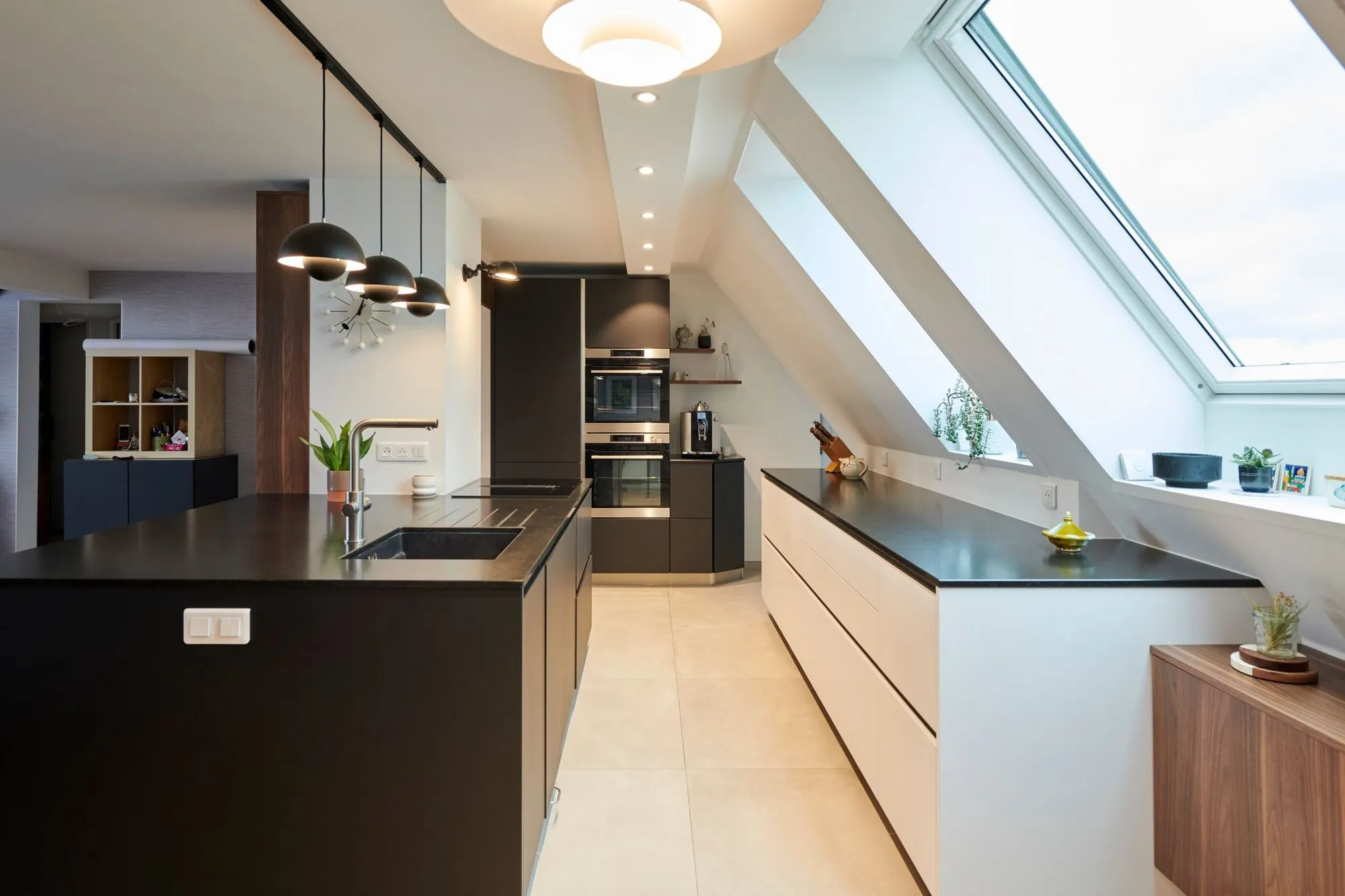 cuisine équipée design sous les toits cuisine équipée design sous les toits