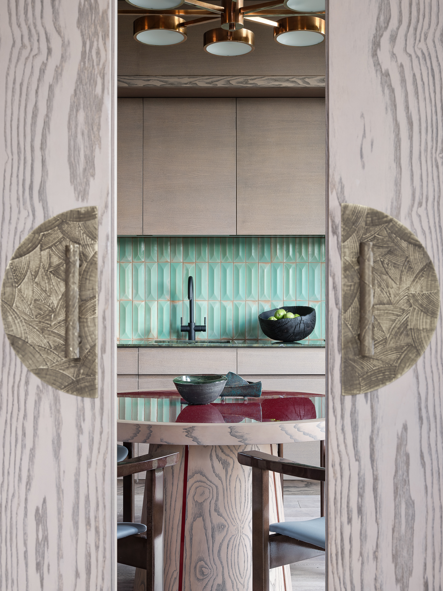 cuisine avec portes coulissantes appartement décoration contemporaine inspiré par l'Asie