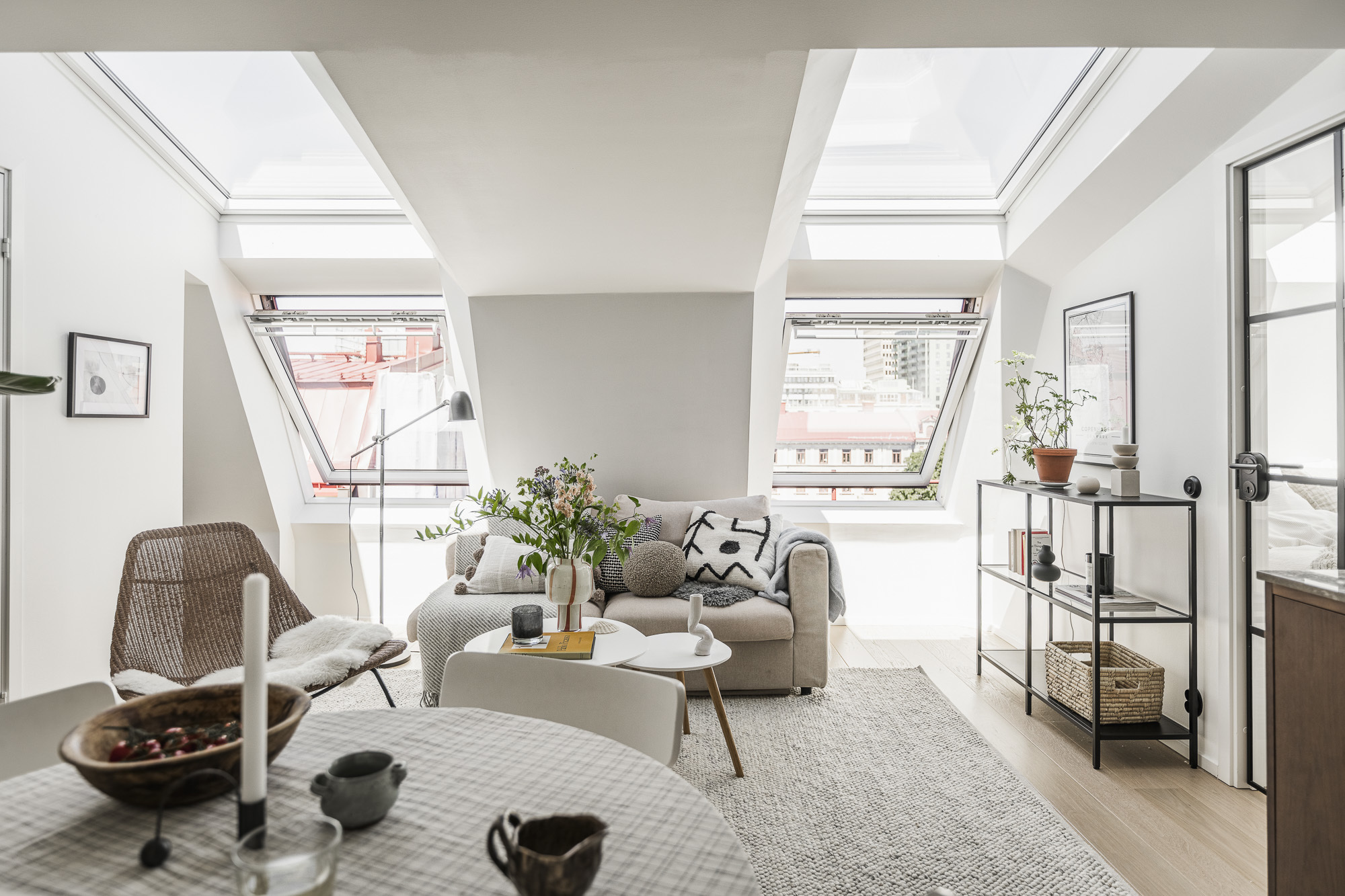 salon deux-pièces sous les toits de 35m2 décoration scandinave salon deux-pièces sous les toits de 35m2 décoration scandinave