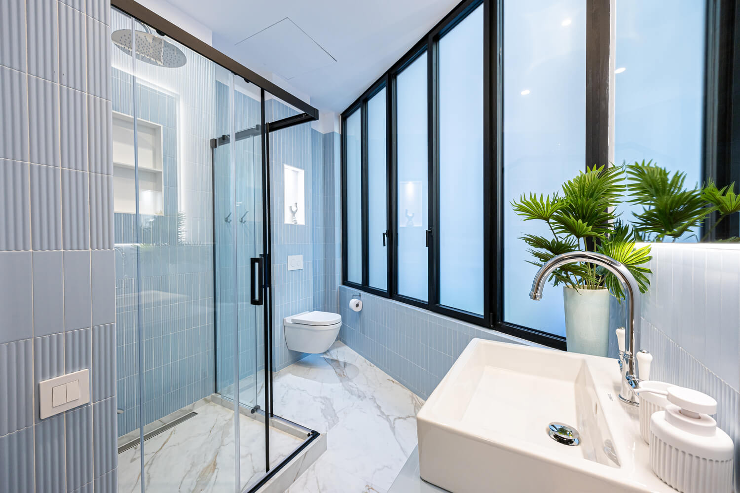 salle de bain moderne sol marbre