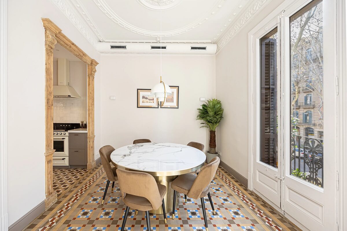 salle à manger sol en carreaux de ciment anciens décoration contemporaine