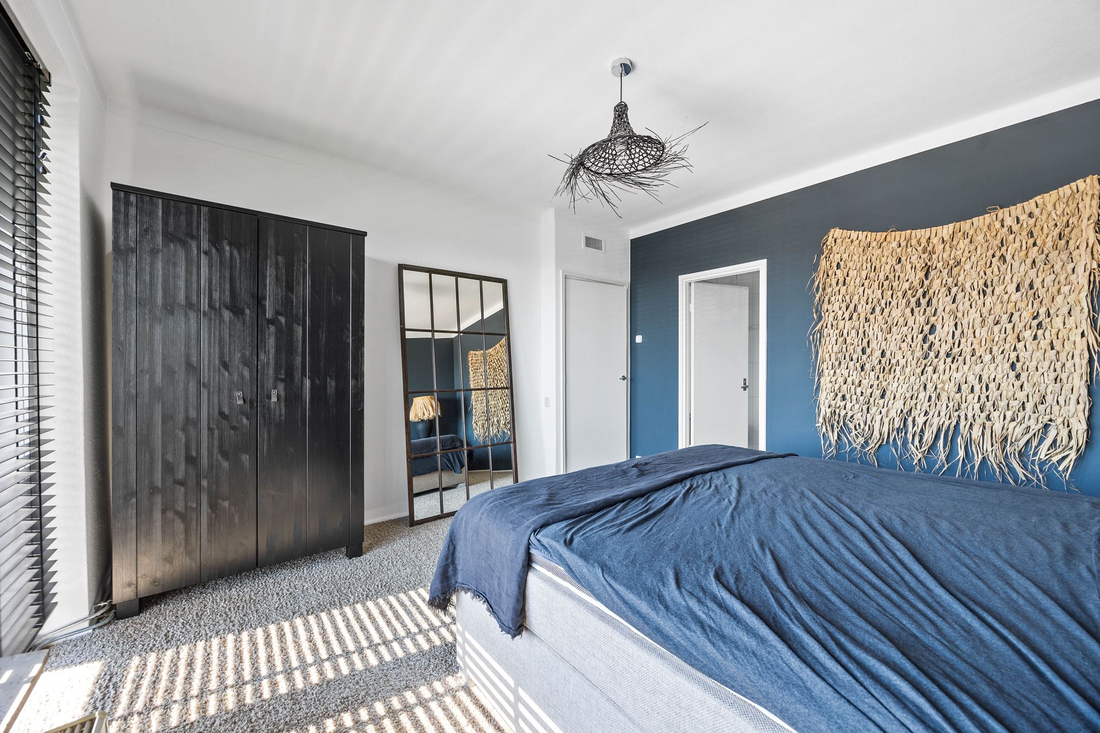 chambre mur bleu appartement en bord de mer chambre mur bleu appartement en bord de mer