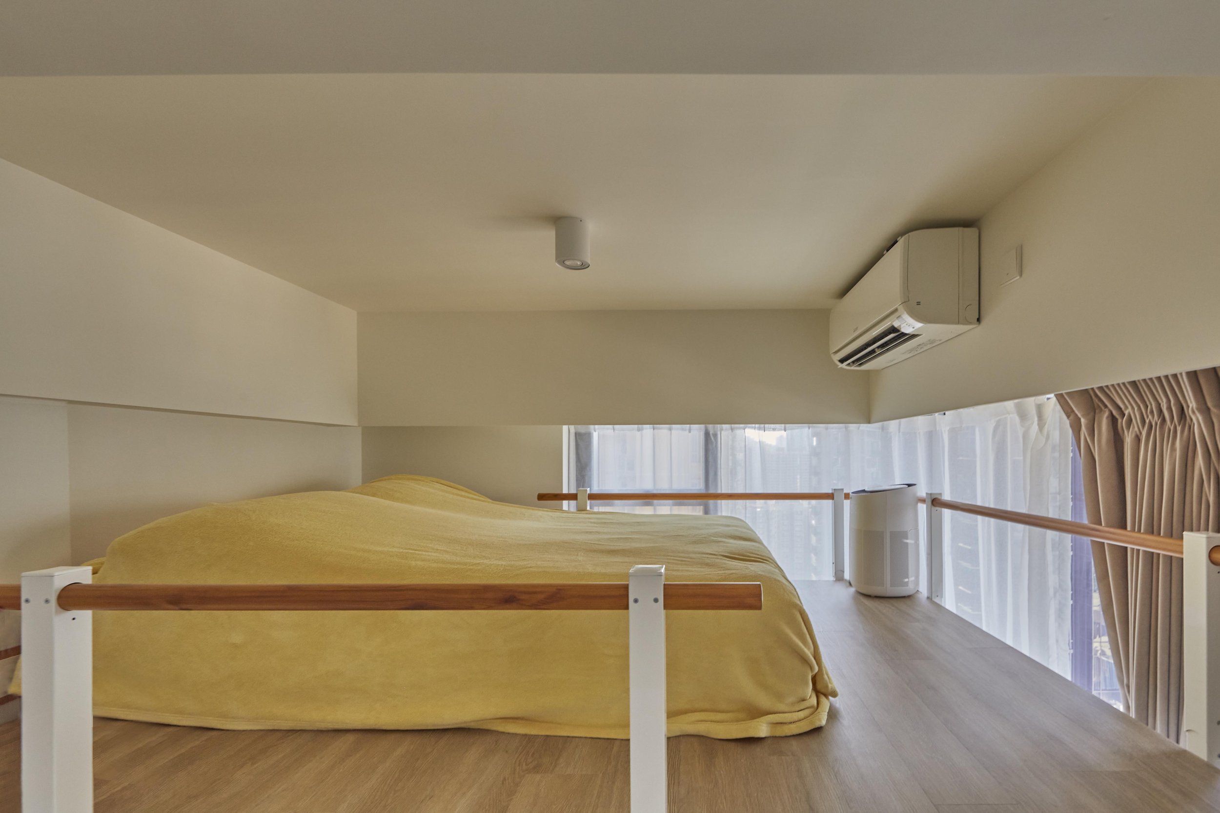 lit sur mezzanine