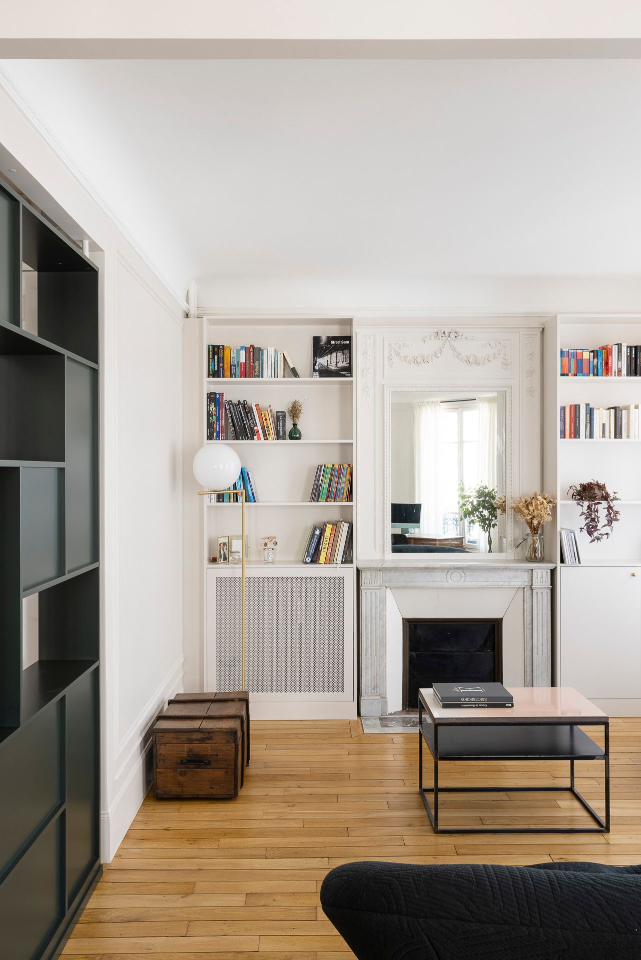 salon avec cheminée appartement haussmannien rénové Paris salon avec cheminée appartement haussmannien rénové Paris