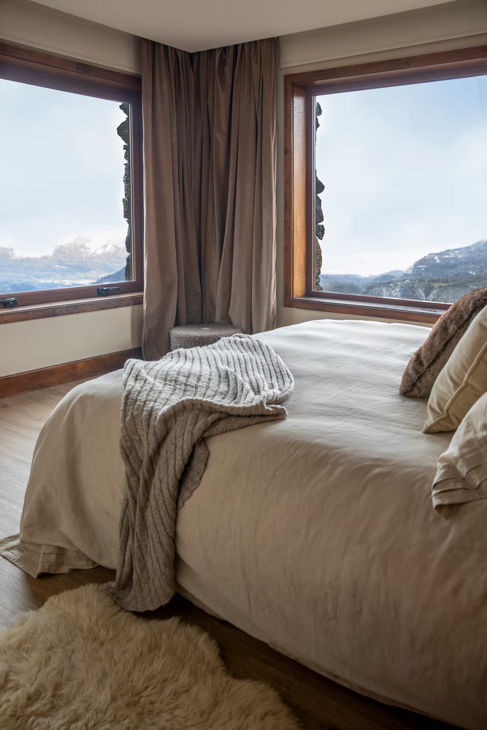 chambre baies vitrées maison de montagne en pierres chambre baies vitrées maison de montagne en pierres