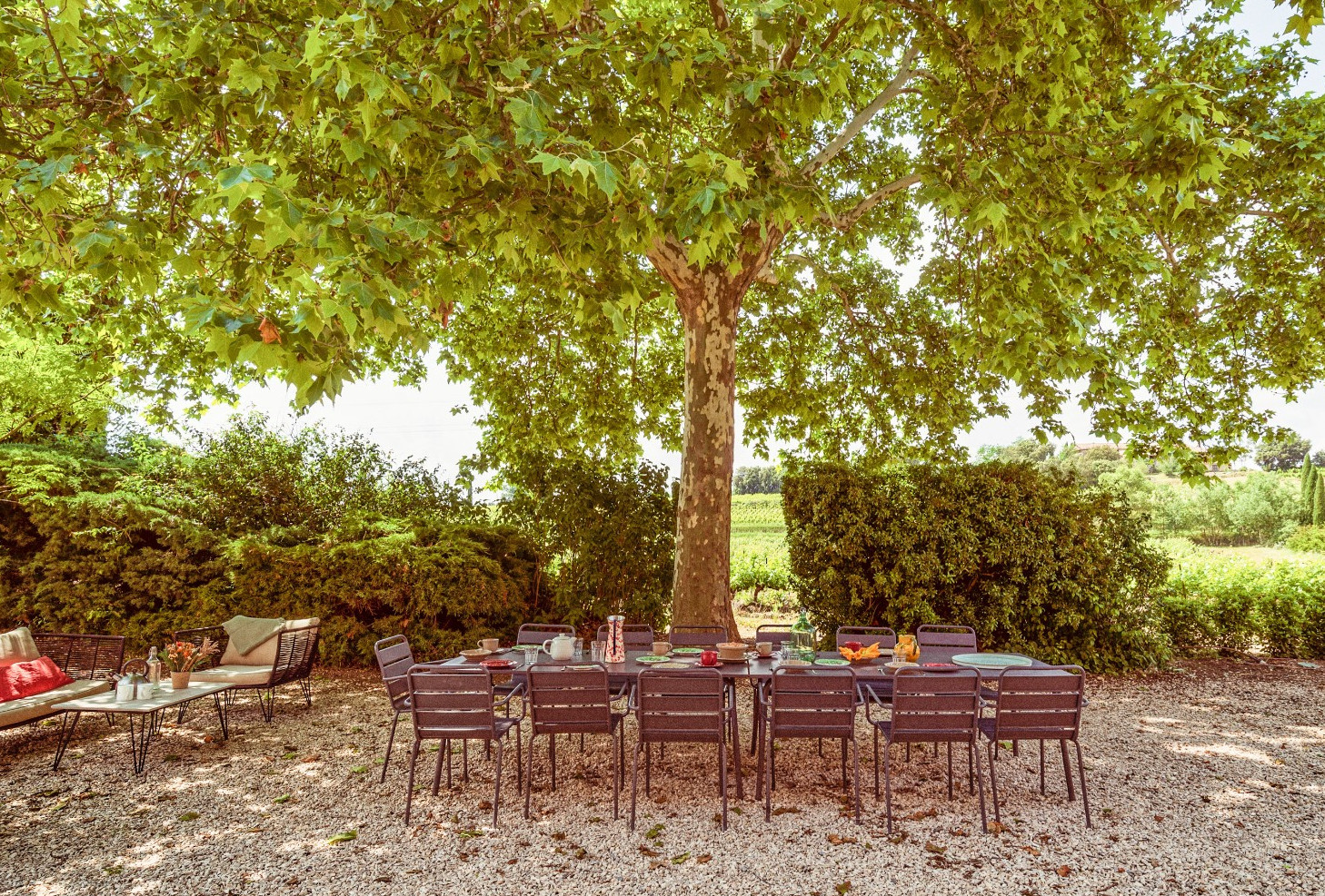 jardin avec gravillons maison en pierres Luberon Provence