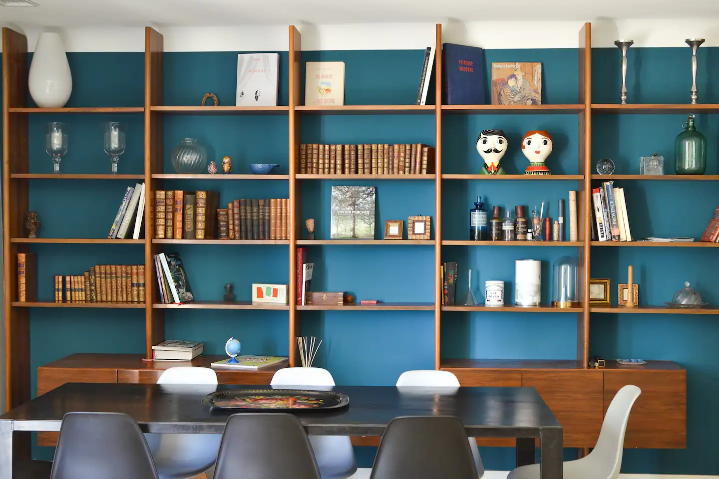 salle à manger mur bleu