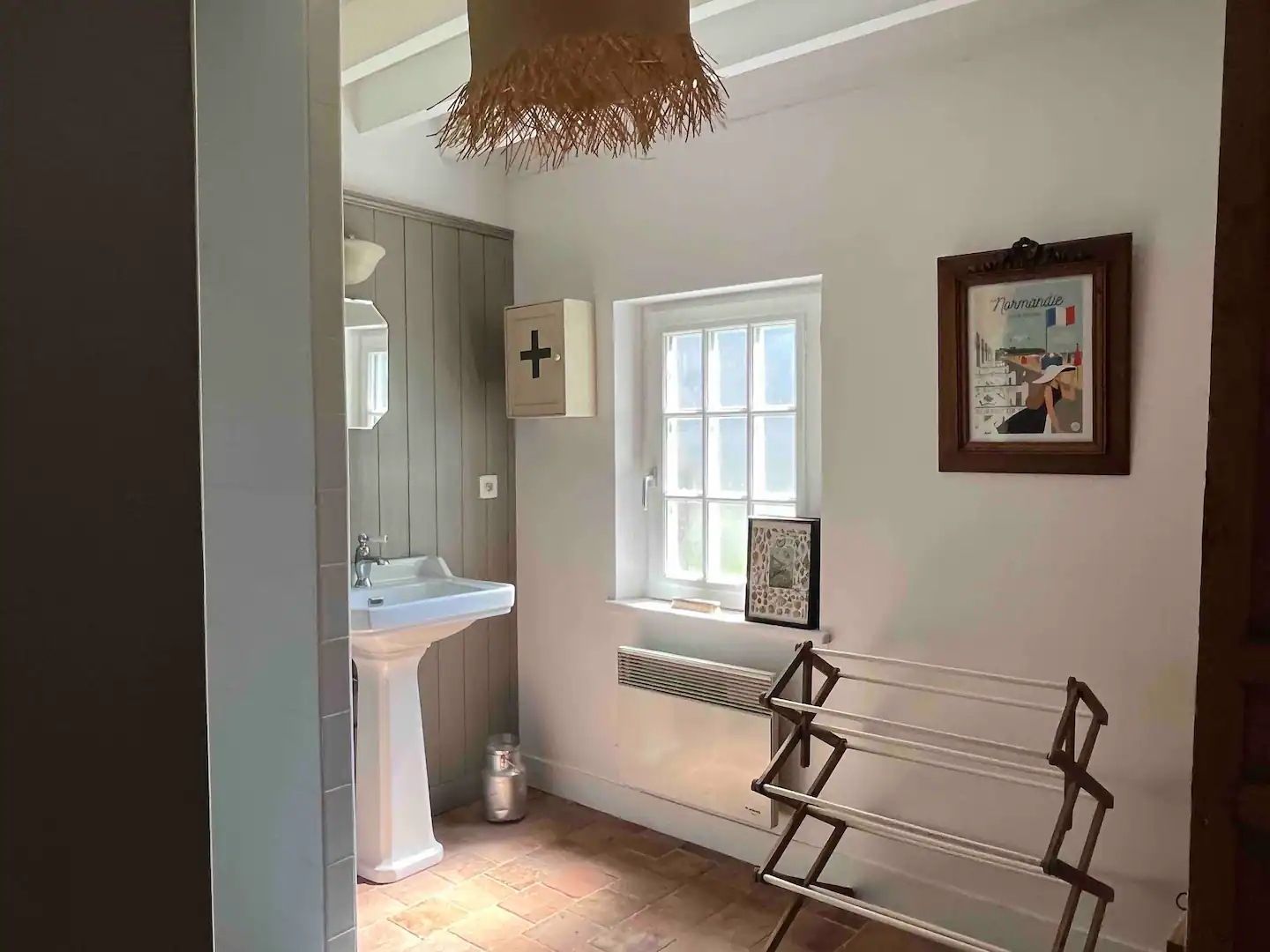 salle de bain vintage décoration classique chic manoir de Cauverville 18e siècle Normandie