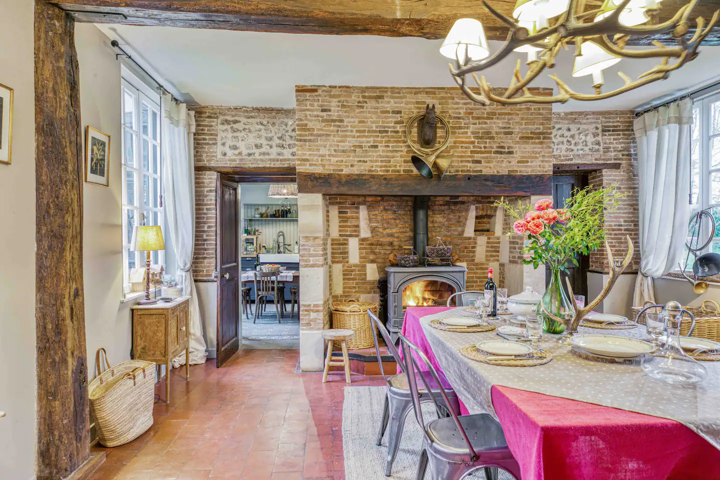 salle à manger décoration classique chic manoir de Cauverville 18e siècle Normandie