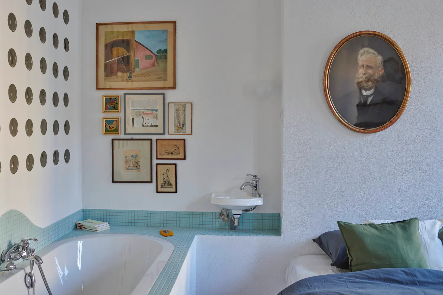 chambre décoration vintage appartement de 75m2 à Marseille chambre décoration vintage appartement de 75m2 à Marseille