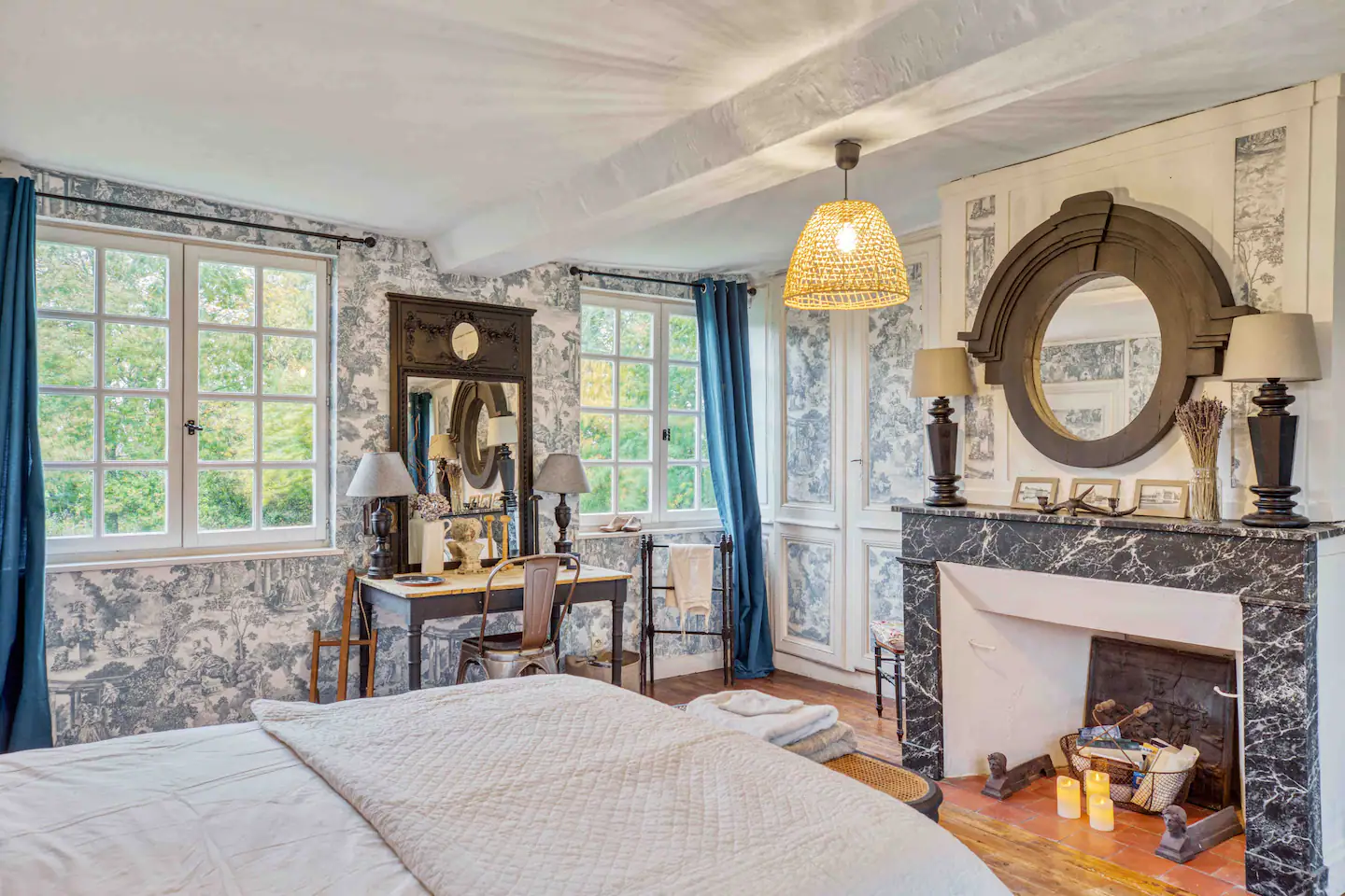 chambre toile de Jouy décoration classique chic manoir de Cauverville 18e siècle Normandie
