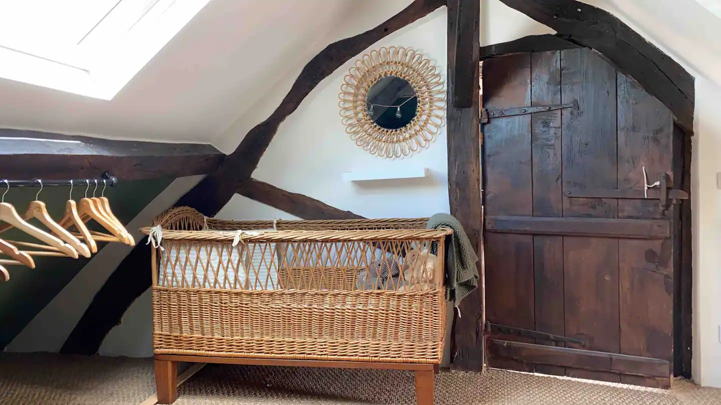 chambre mansardée avec poutres manoir de Cauverville 18e siècle Normandie