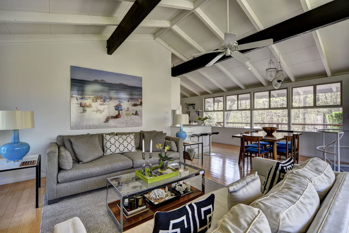 salon maison en bois Hamptons