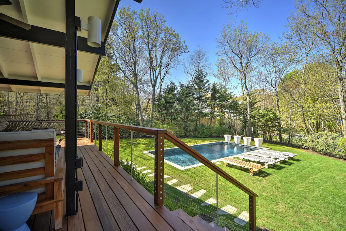 jardin avec piscine maison en bois Hamptons