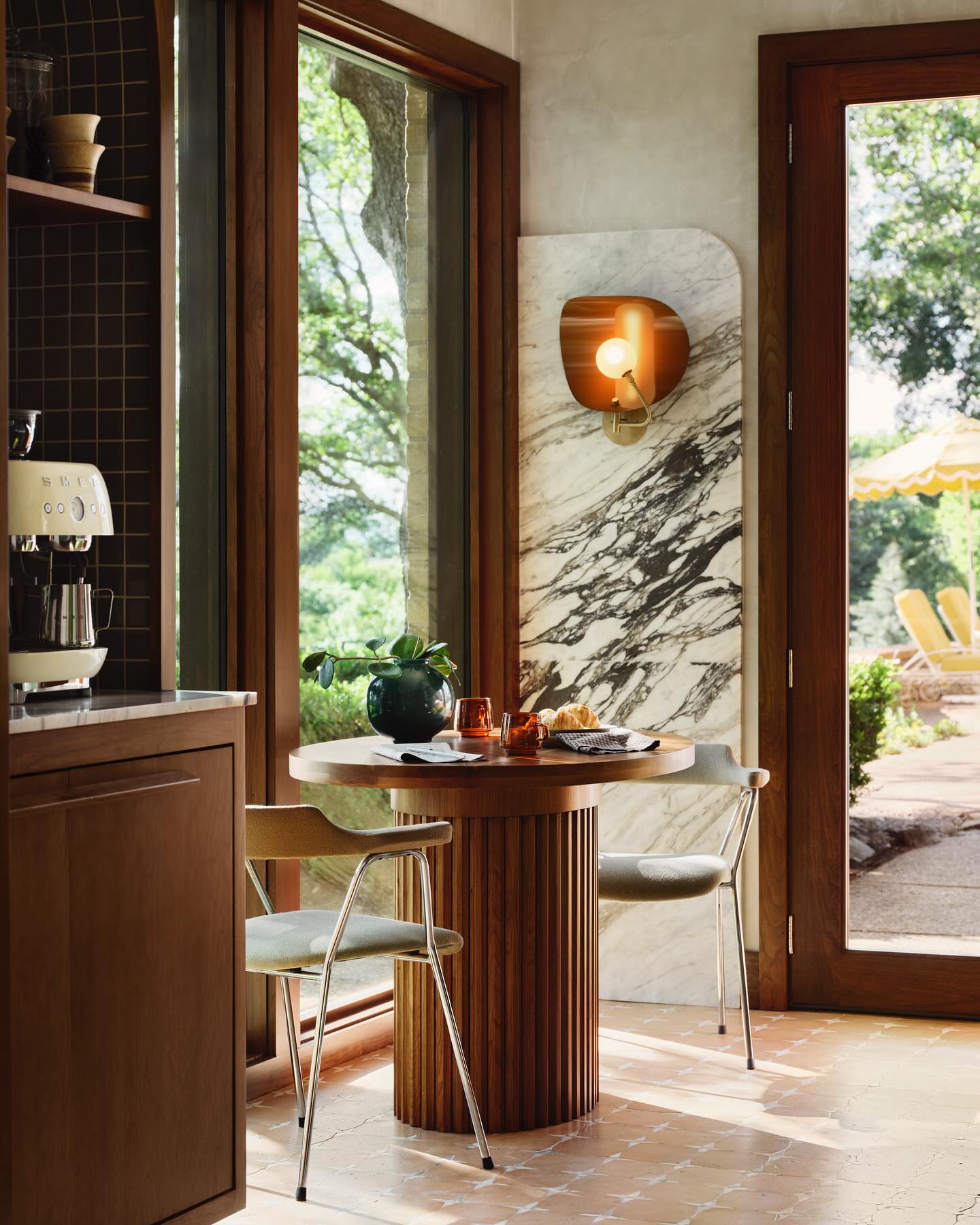 cuisine décoration mid-century par Joanna et Chip Gaines Fixer Upper the lake house cuisine décoration mid-century par Joanna et Chip Gaines Fixer Upper the lake house