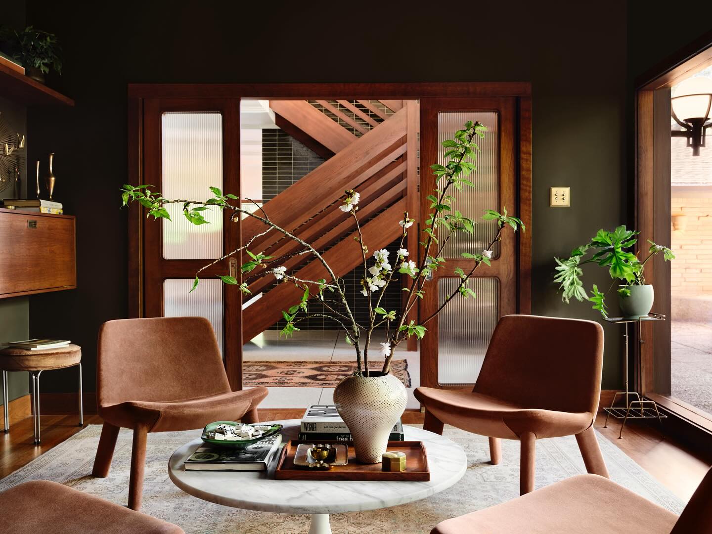salon décoration mid-century par Joanna et Chip Gaines Fixer Upper the lake house salon décoration mid-century par Joanna et Chip Gaines Fixer Upper the lake house
