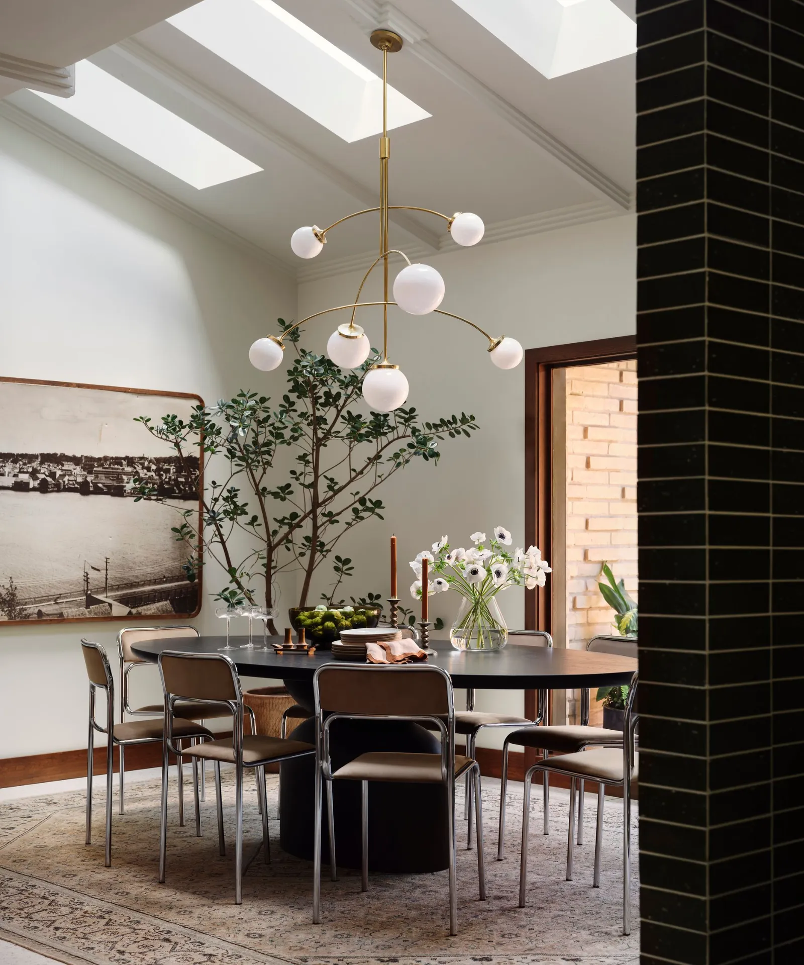 salle à manger décoration mid-century par Joanna et Chip Gaines Fixer Upper the lake house salle à manger décoration mid-century par Joanna et Chip Gaines Fixer Upper the lake house