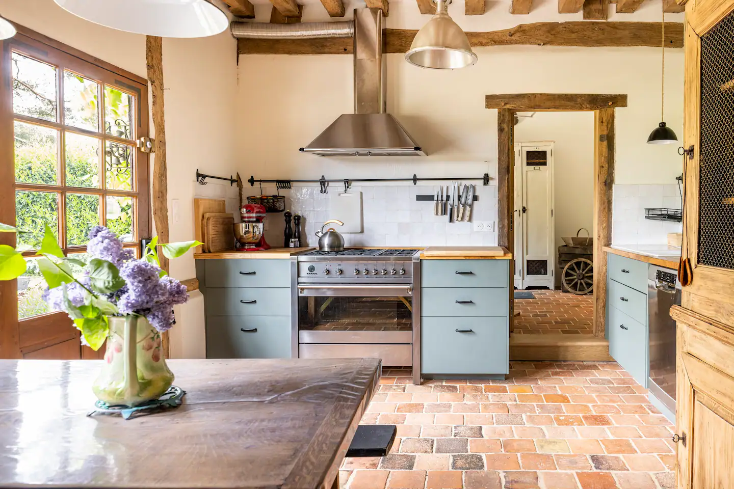 cuisine avec poutres décoration rustique maison de campagne à colombages Normandie