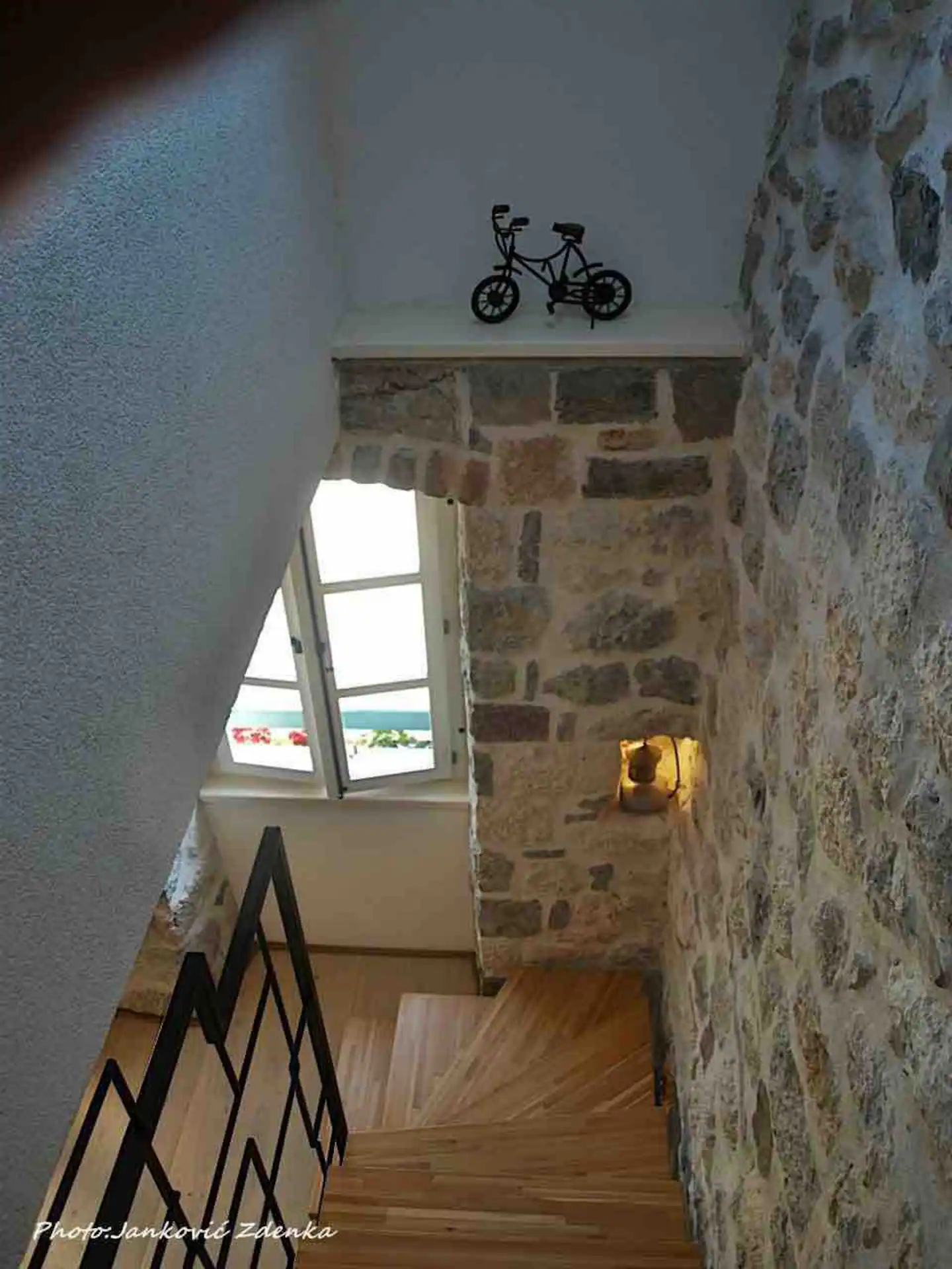 escalier murs en pierres maison en pierres
