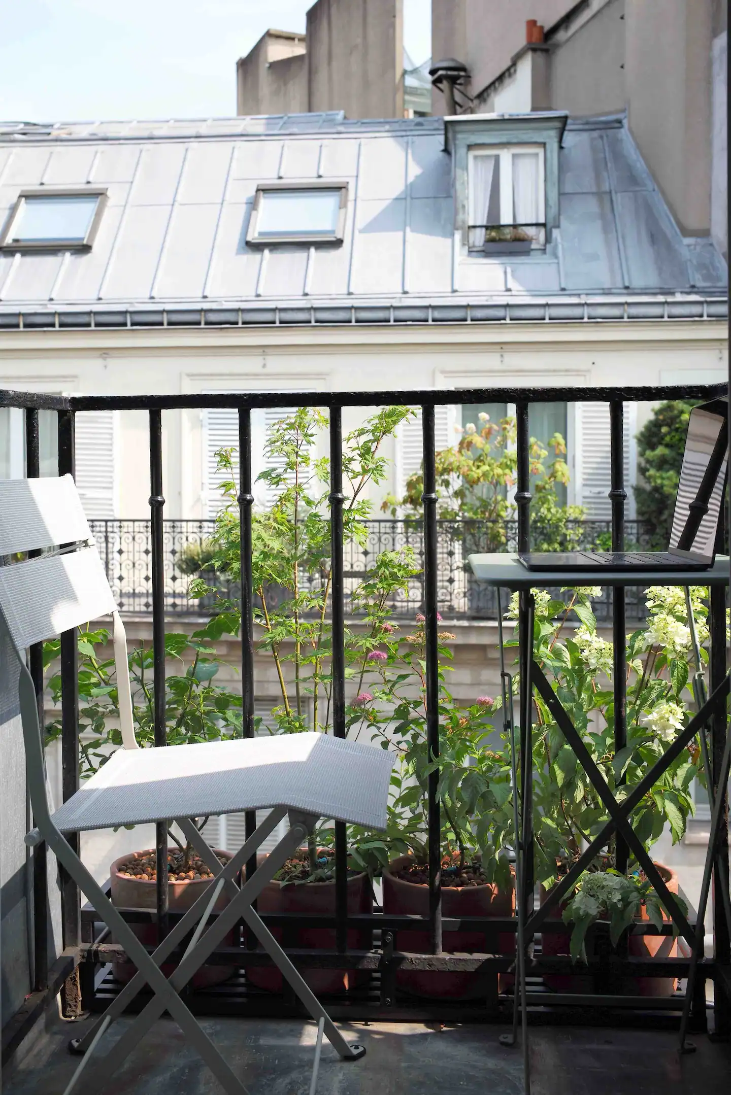 balcon appartement de 60m2 à Paris dans immeuble haussmannien balcon appartement de 60m2 à Paris dans immeuble haussmannien