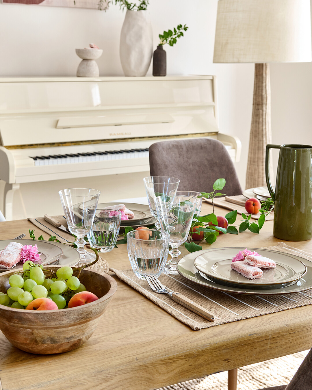 table en bois décorée
