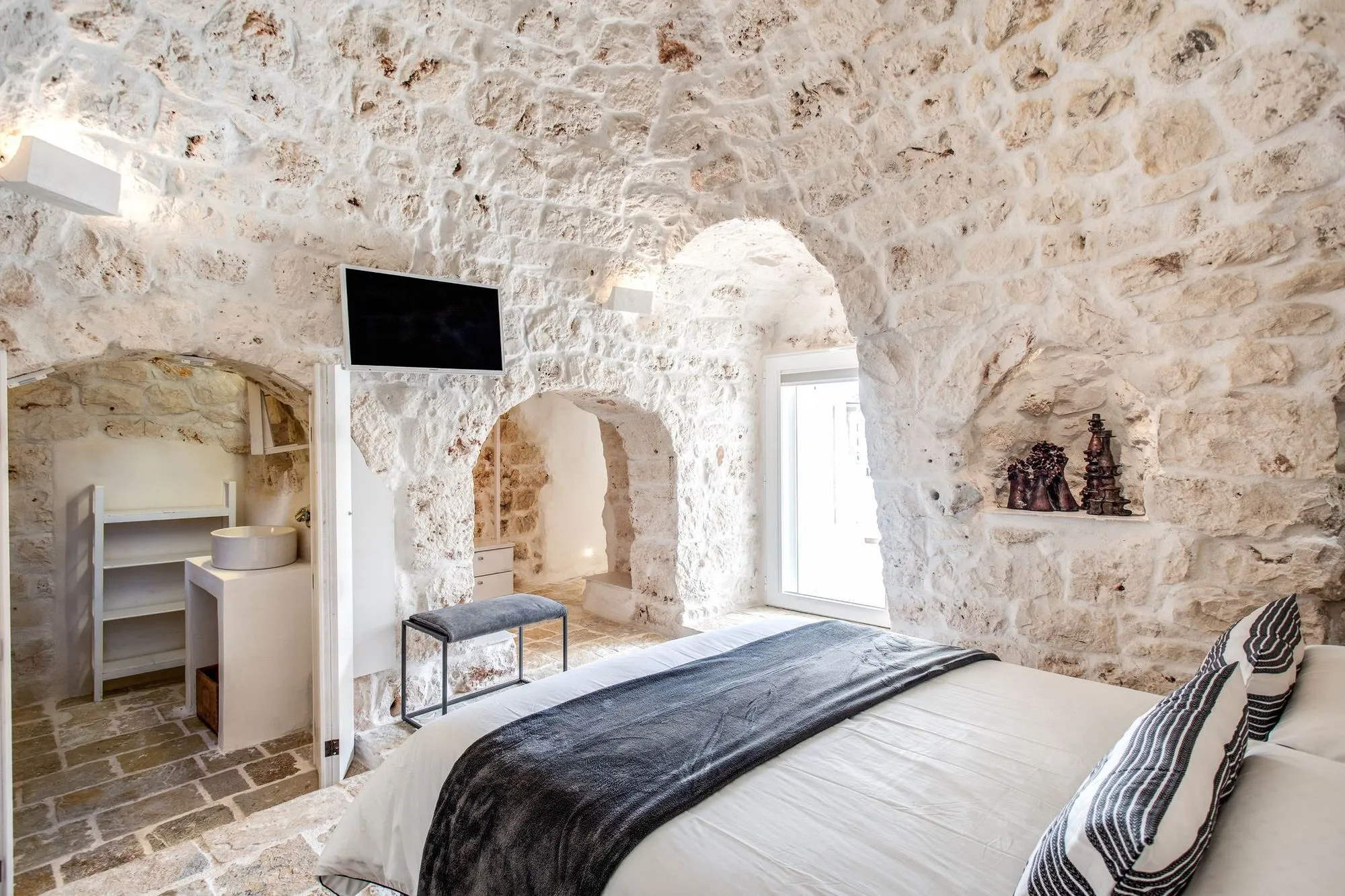 chambre décoration contemporaine maison en pierres Pouilles