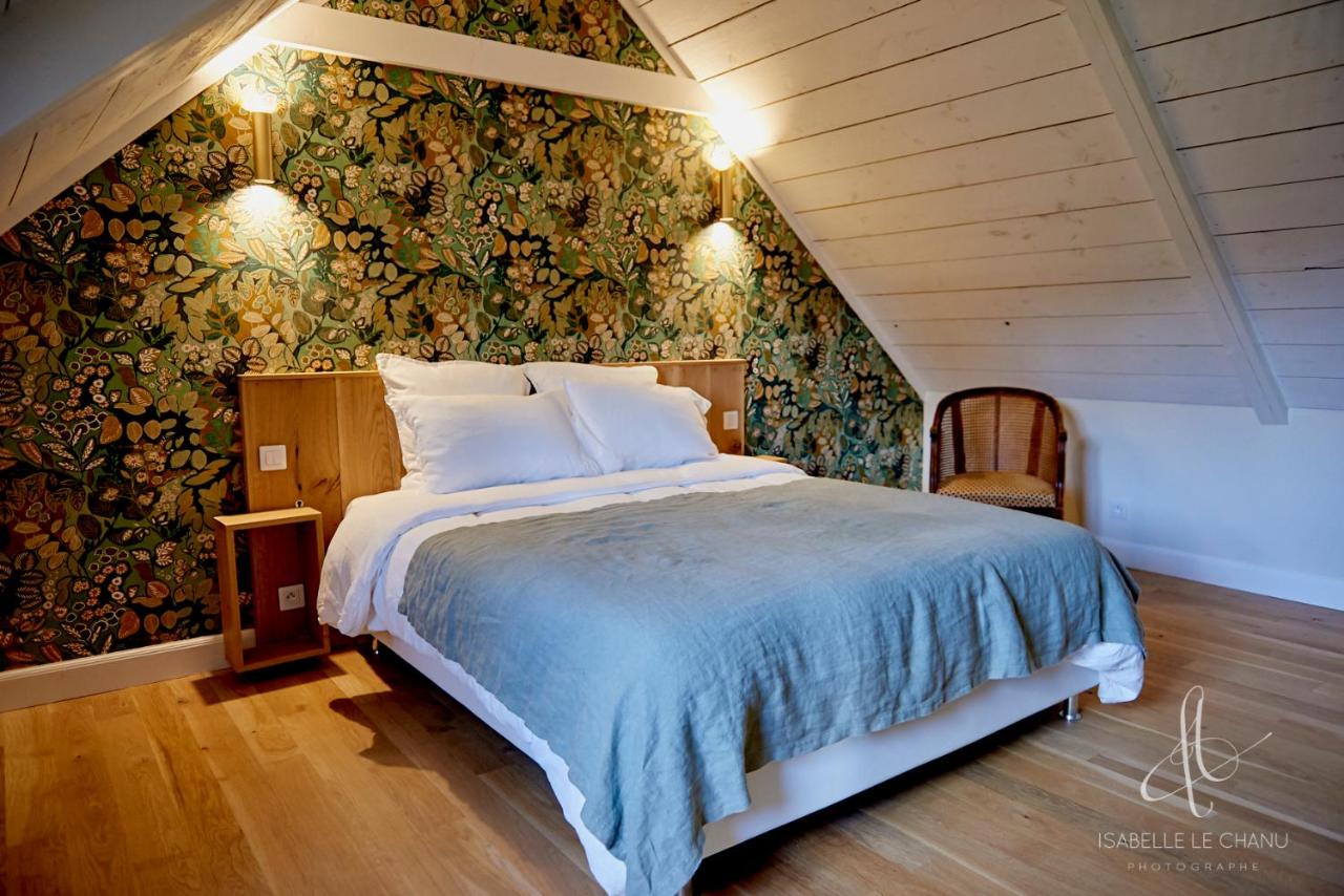 chambre mansardée avec papier-peint chambre mansardée avec papier-peint