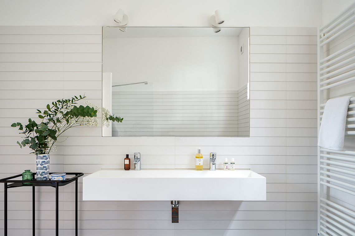 salle de bain blanche maison Art Déco Biarritz Villa Trinidad