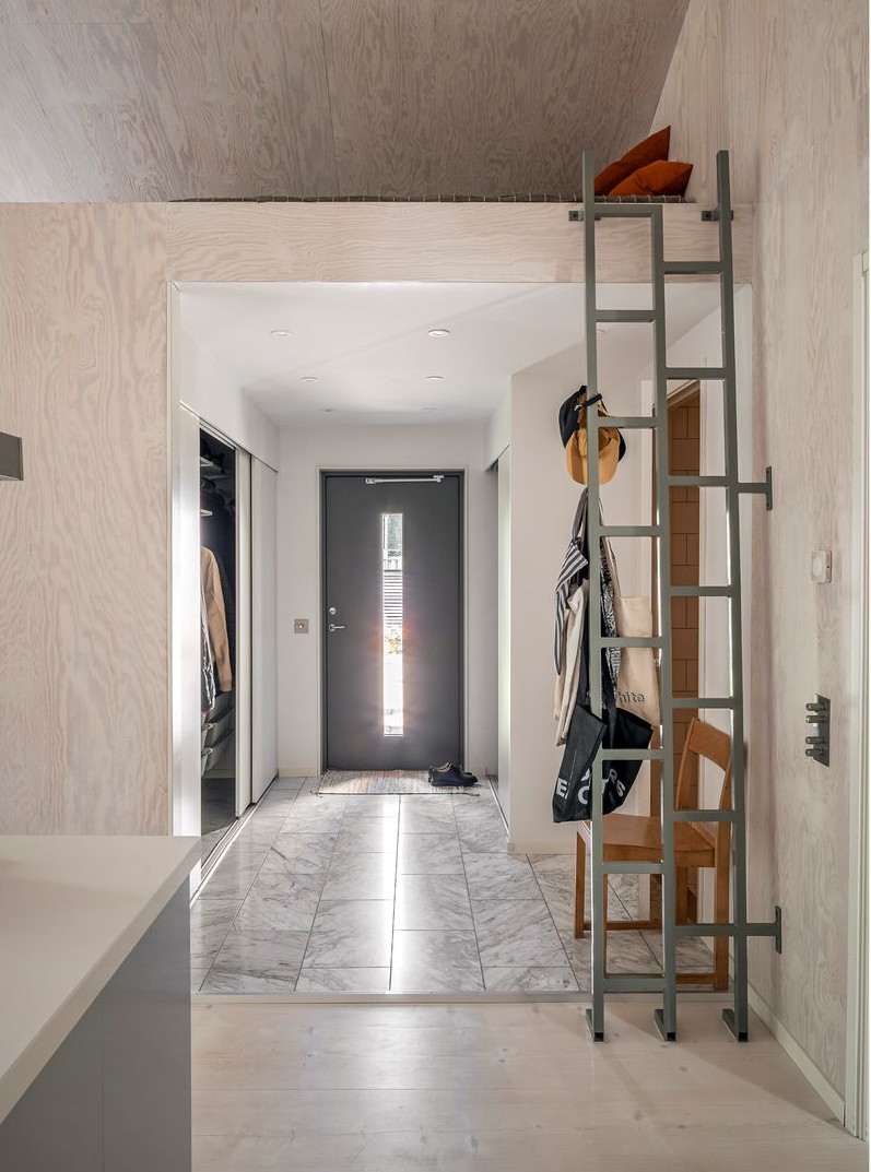 entrée murs bois