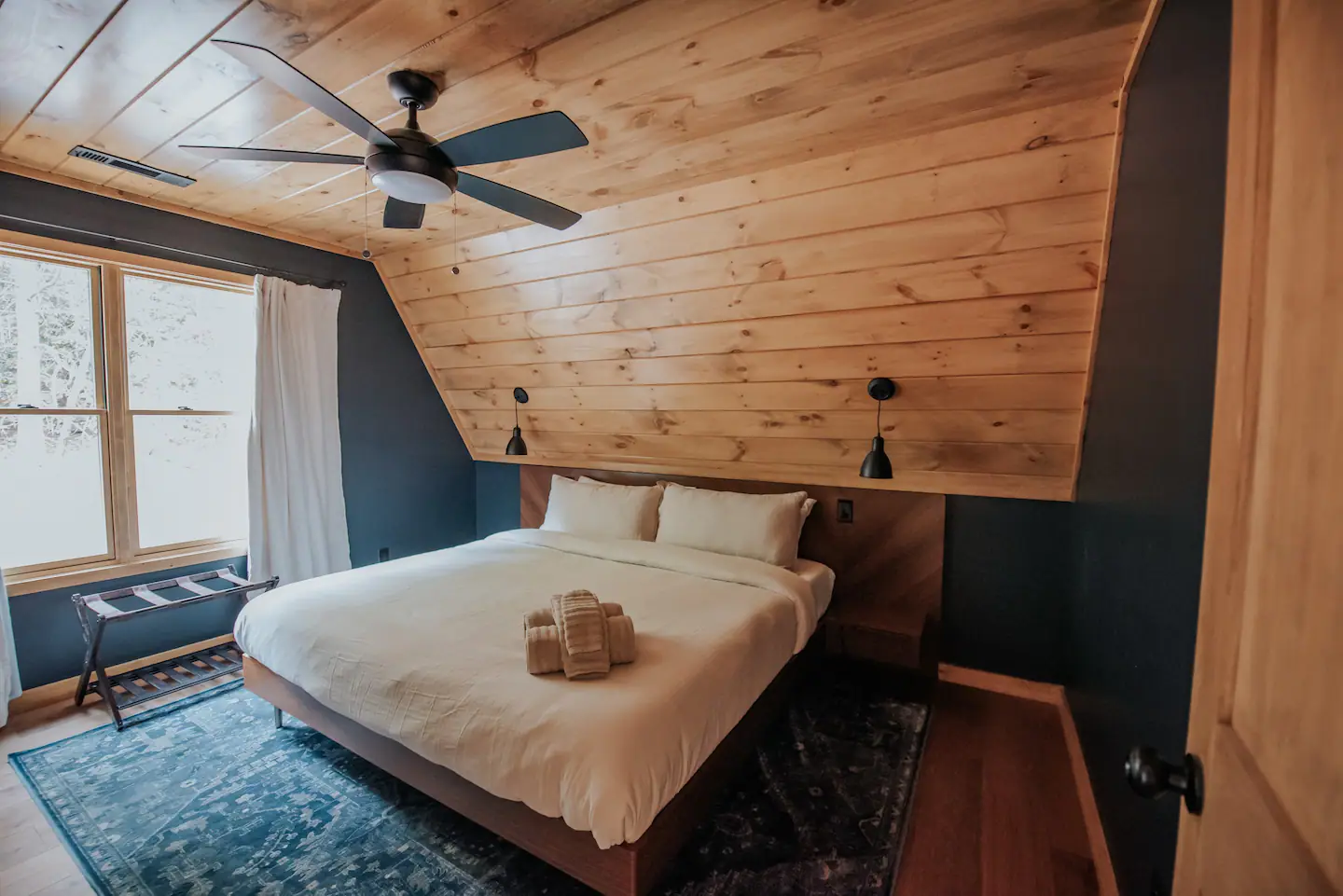 chambre bleue et bois maison A-Frame chambre bleue et bois maison A-Frame