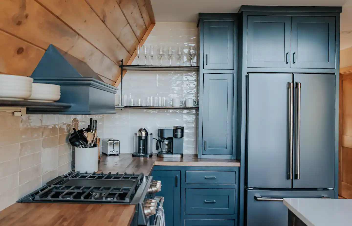 cuisine bleue maison en bois cuisine bleue maison en bois