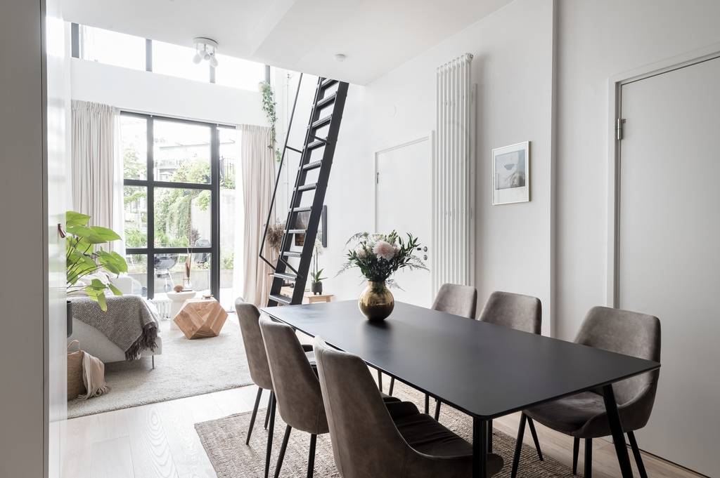 salle à manger décoration scandinave appartement 42m2 avec mezzanine et jardin