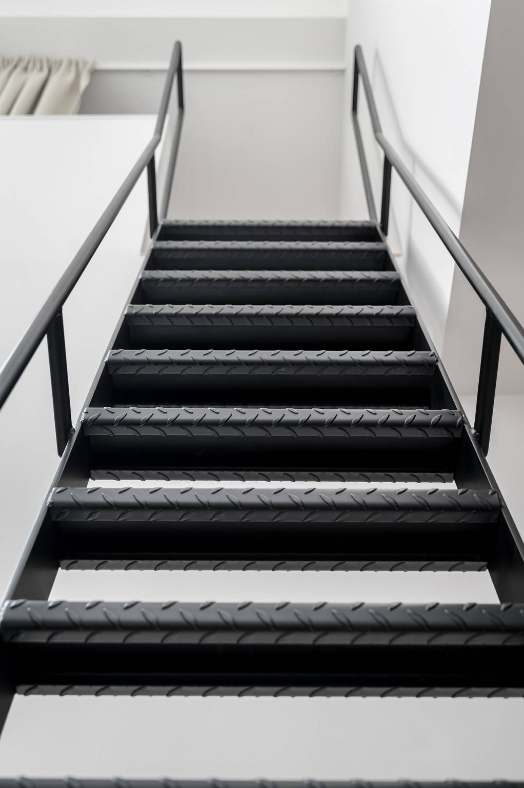 escalier acier noir