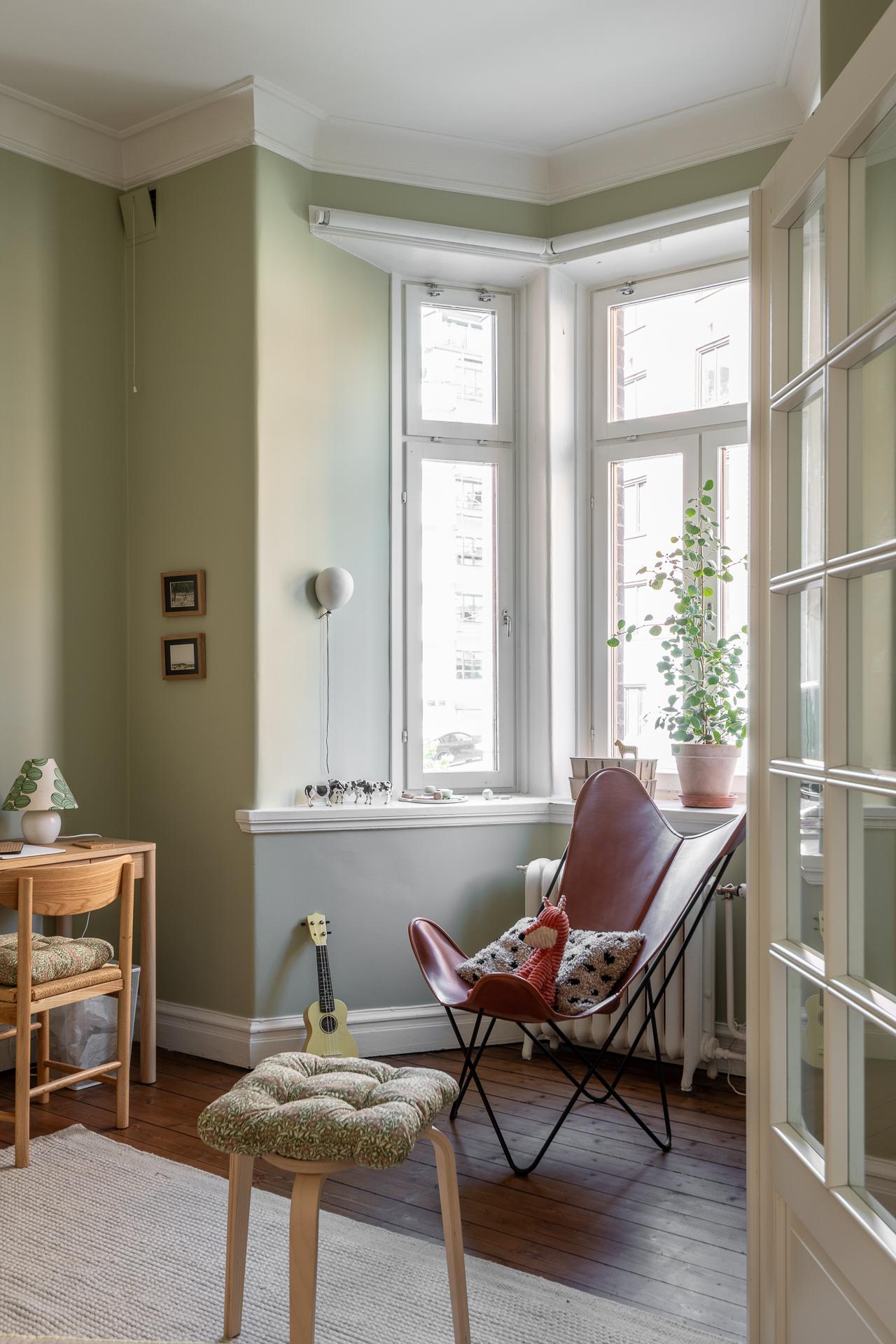 chambre enfant murs verts décoration scandinave
