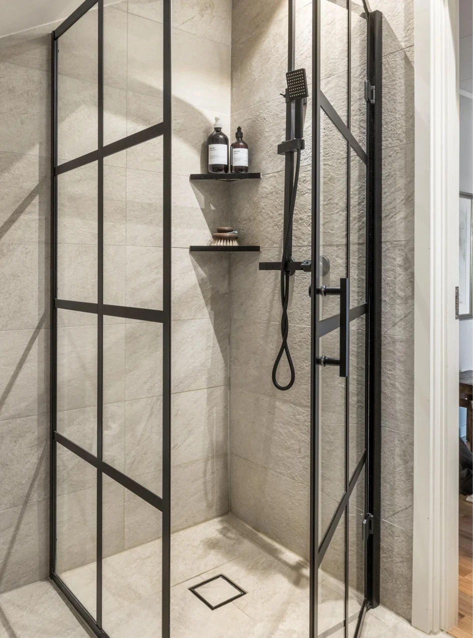 douche avec paroi industrielle acier noir douche avec paroi industrielle acier noir