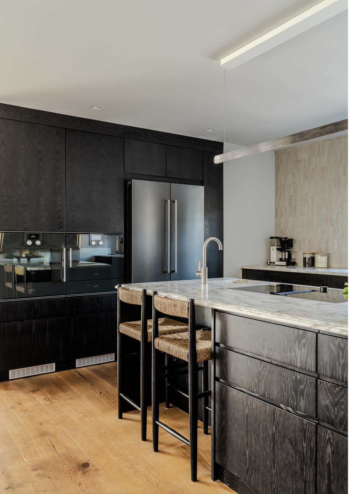 cuisine noire plan de travail marbre décoration contemporaine cuisine noire plan de travail marbre décoration contemporaine